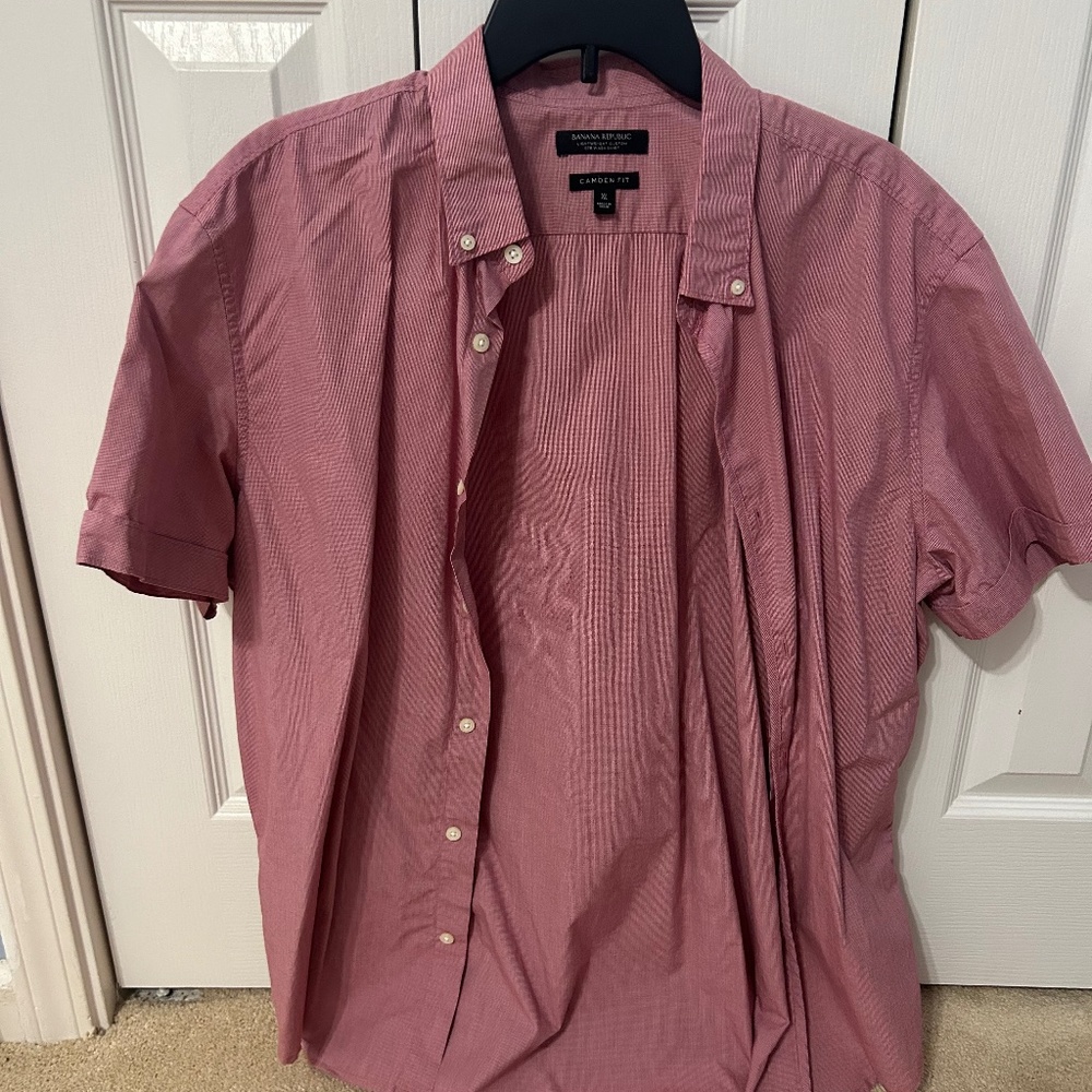 Banana Republic Red Short Sleeve Button Down - Large
